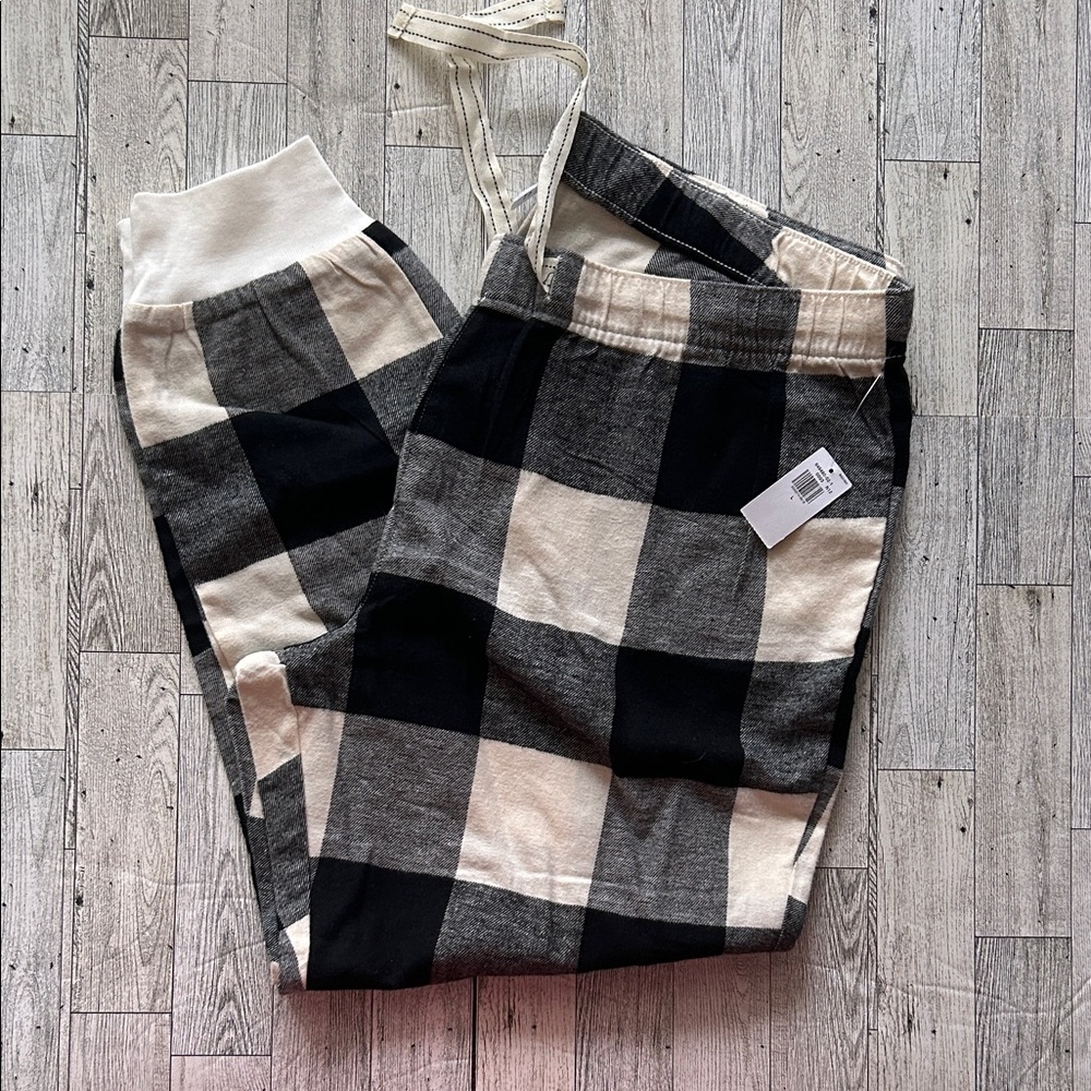 *closet clean out* Old Navy Black and White pajama jogger pants size L